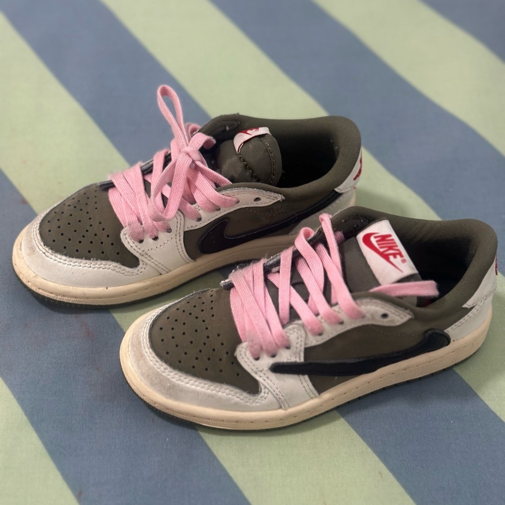 Travis Scott x Jordan Low Kids Sneakers